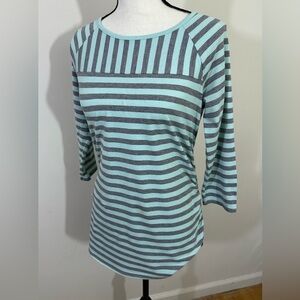 Liz Lange Maternity sz med top knit gray and lite green stripe